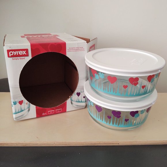 Pyrex Lucky In Love Storage Containers